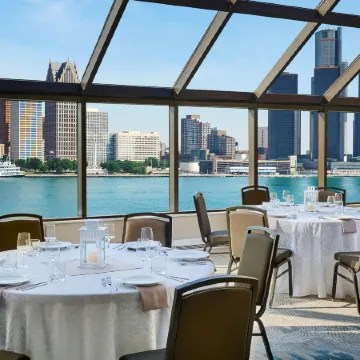 DoubleTree by Hilton Windsor Hotel and Suites