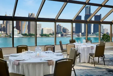 DoubleTree by Hilton Windsor Hotel and Suites