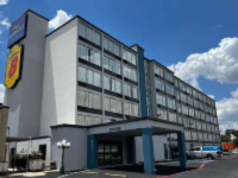 Super 8 by Wyndham Laredo Hotels in Laredo