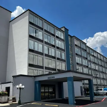 Super 8 by Wyndham Laredo