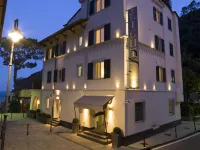 Eight Hotel Paraggi Hotels near Oratorio di Nostra Signora Assunta