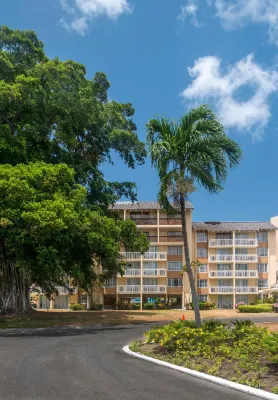 Divi Southwinds Beach Resort Hoteles cerca de Globe Drive-In