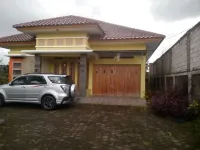 Villa Syarif Sukabumi Hotels near POLTEKES YAPKESBI