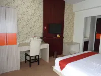 Hotel Grand Putra Syariah Kebumen Hotels in Kebumen