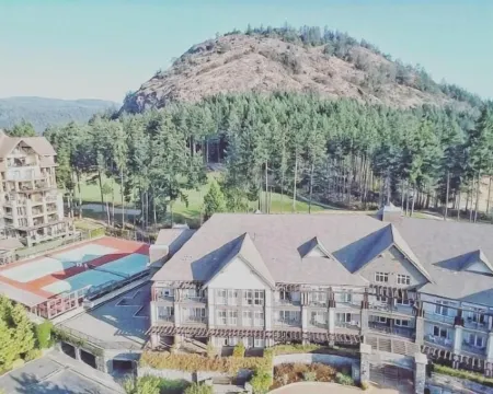 Fairways Hotel on the Mountain Hotels in Langford