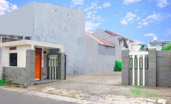 HP Residence Mitra RedDoorz Near Alun Alun Kediri