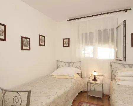 Apartment Agata Hotels in Splitska