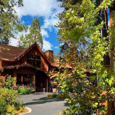 Cedar Glen Lodge Hotel Exterior