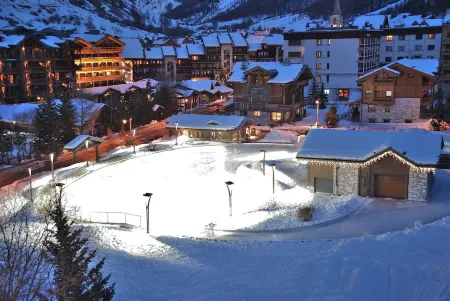 Le Yule Hotel & Spa Отели рядом с достопримечательностью «Val d'Isère»