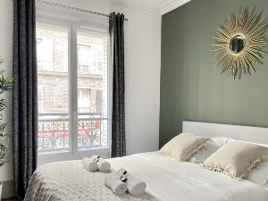 1590 - Family Flat in Heart of Paris