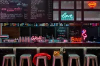 Moxy Frankfurt City Center - bar