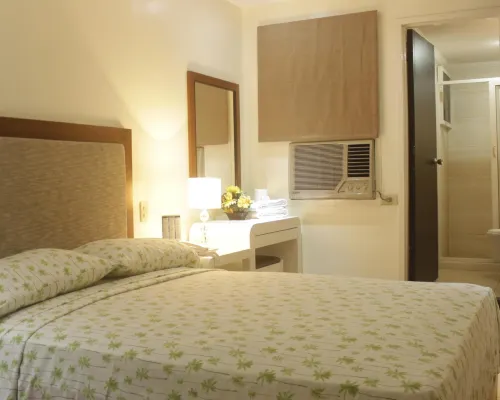 Ridgecrest Gardens Hotel Các khách sạn gần Trung tâm mua sắm Harbor Point