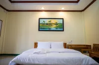 Tratpailin Hotel