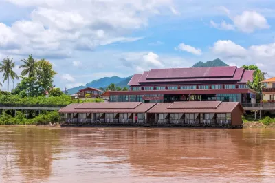 Riverside Chiangkhan Resort Отели в г. 