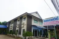Wetsawat Place Hotel Các khách sạn ở Yasothon