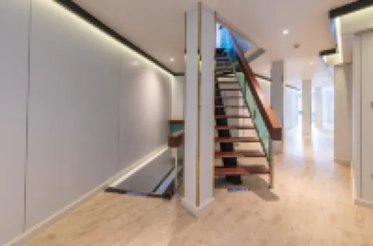 เดอะ เครสต์ โฮเทล