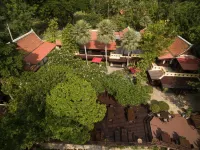 Zantiis Ndol Villas Hotels near Wat Sap Ta Khian