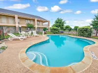 Days Inn by Wyndham McKinney - Pools