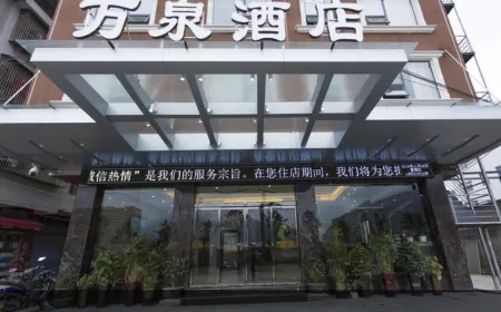 Yinjiang Wanquan Hotel Отели рядом с достопримечательностью «Yinjiang Museum»