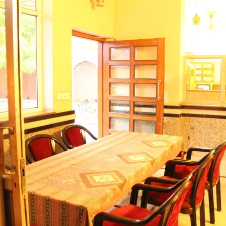 Hotel Chit Chat Palace