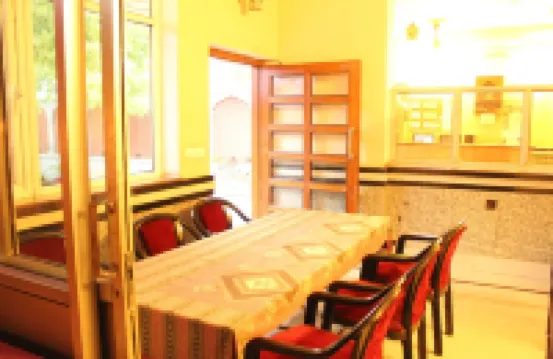 Hotel Chit Chat Palace