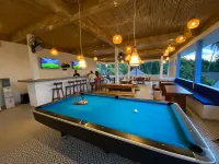 Kura Kura Divers Lodge Отели рядом с достопримечательностью «Пляж Амед»