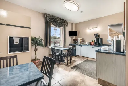 Knights Inn Orillia Отели в г. Ориллия