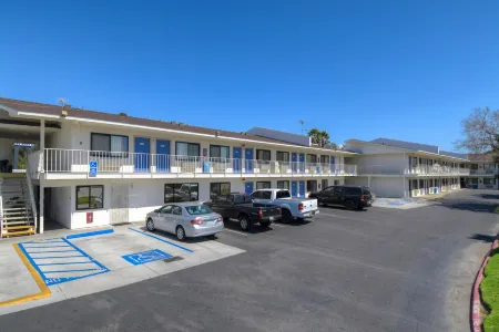 Motel 6 San Ysidro, CA  San Diego Border Отели рядом с достопримечательностью «Лас Америка Премиум Аутлетс»