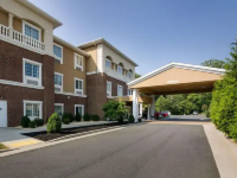 Comfort Inn & Suites Orange - Montpelier Hotels in Orange