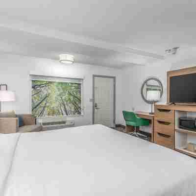 Crossroads Inn & Suites Rooms