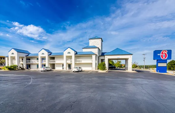 特洛伊亞拉巴馬6號汽車旅館