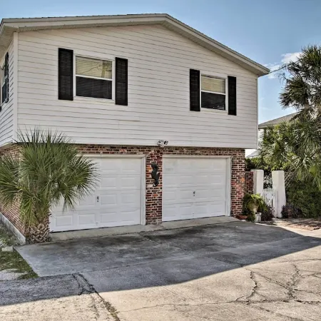 Fernandina Cottage w/ Deck + Direct Beach Access!