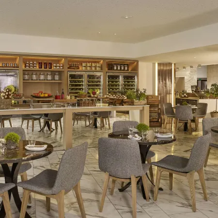Hyatt Regency Paris Etoile