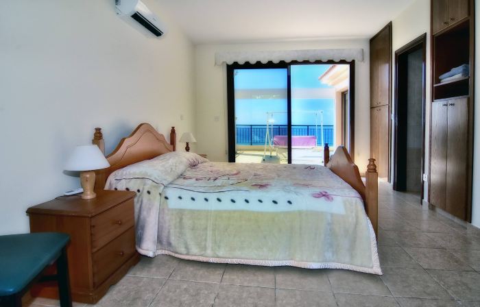 Villa Only 50m to the Sea, Sleeps 12, Polis