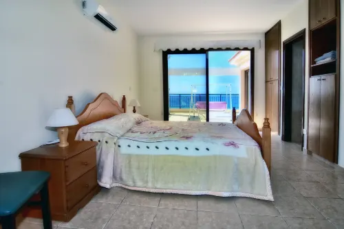 Villa Only 50m to the Sea, Sleeps 12, Polis - maisons de vacances