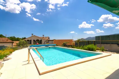 Villa Salvia with Pool Отели в г. 