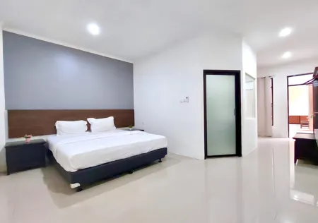 Grand Tawiri Hotel Отели в г. Амбон