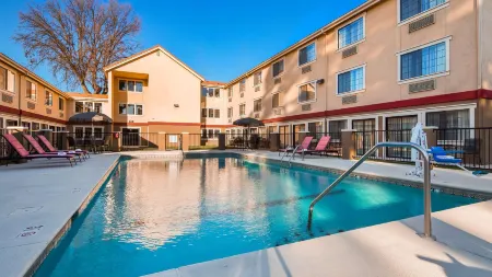 Fairfield by Marriott Inn & Suites Atascadero Отели рядом с достопримечательностью «Indigo Clothing»