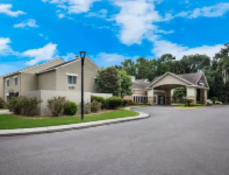 薩凡納中城MainStay套房