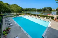DoubleTree Suites by Hilton Raleigh - Durham - Pools