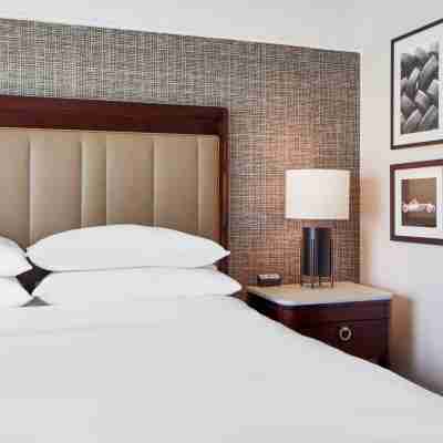 Sheraton Indianapolis Hotel at Keystone Crossing Rooms