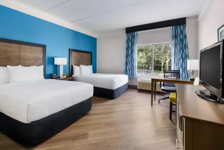 La Quinta Inn & Suites by Wyndham Tampa Brandon Regency Park Отели в г. Брандон