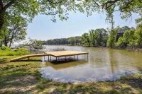 Dock & Fire Pit: Lake Tawakoni Vacation Rental! - parking