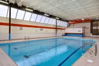 Days Inn by Wyndham Calgary South - مسبح