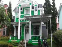 Villa Kota Bunga Matahari Hotels in Pacet