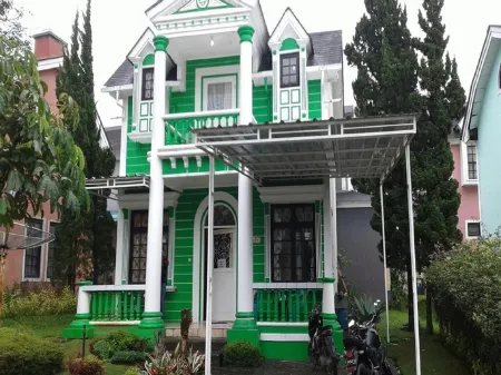 Villa Kota Bunga Matahari