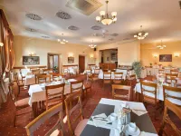 Hotel Podhrad - С бассейном