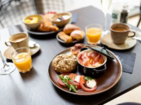 コルセンドンク トゥルノヴァ トゥルンホウトのホテル