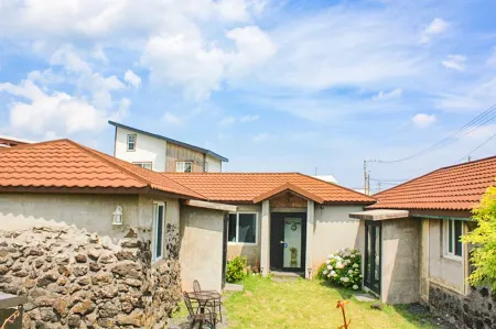 Jeju Manon Unshared House Pension Отели рядом с достопримечательностью «Aewol Coast Road»