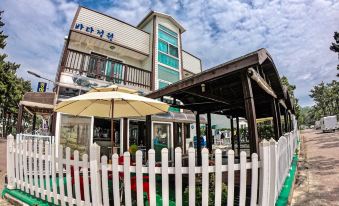 Boryeong Paradise Pension Motel